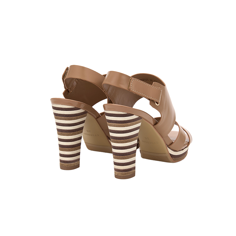 EHH2025 Effortless slip-on sandals