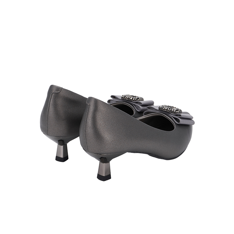 LR0090 Kitten heel court shoe